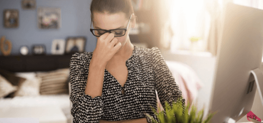 The image show a lady that seems stressed with work, probably she has a headache