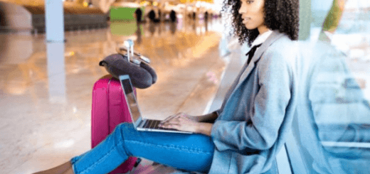 how you can entertain yourself while traveling